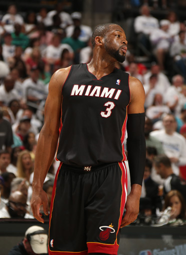 极可能在B 极可能在B